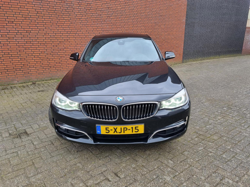 38158085-3.jpg